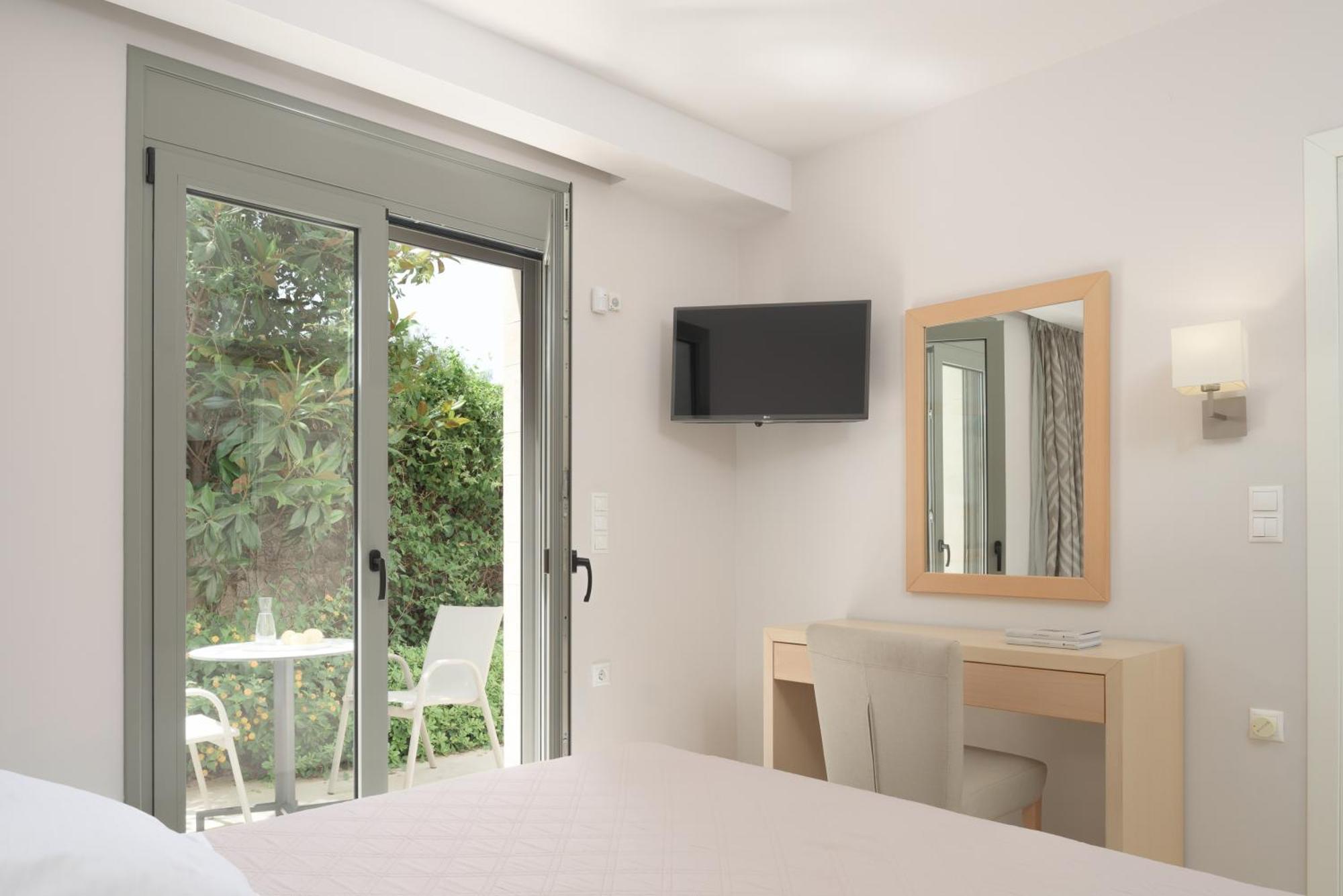 Eco Villa, A Perfect Escape Close To The Beach, By Thinkvilla Maroulás Exterior foto
